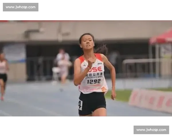 10 秒 46 破纪录!16 岁吴昊霖:百米后程狂飙太震撼 10 秒 46 破纪录!16 岁吴昊霖:百米后程狂飙太震撼