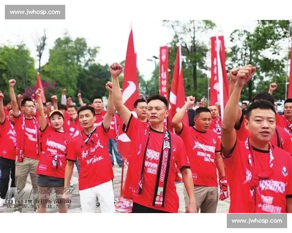 川超赛场双份浪漫!绵阳球迷求婚获 10 万购房券 川超赛场双份浪漫!绵阳球迷求婚获 10 万购房券
