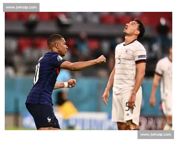 姆巴佩 9 场 12 球虐巴萨：本世纪第三，效率碾压 C 罗本泽马